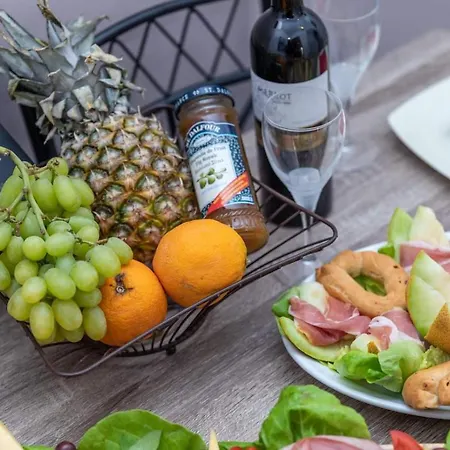 Maury Down Town شقة Naxos City