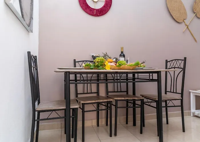 Апартаменты Maury Down Town Naxos City